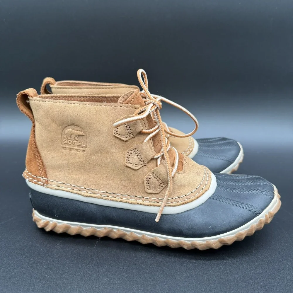 SOREL Out N' About Duck Boots Youth Boy/Girl Sz 4 Waterproof Lace-Up - Tan/Black